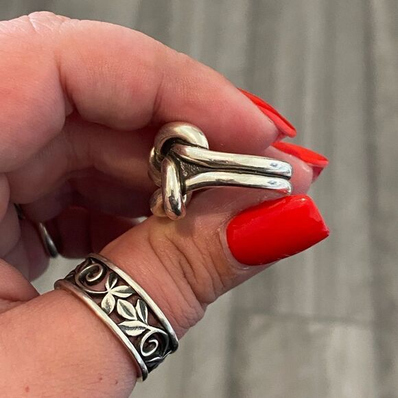James Avery Retired Bold Lovers Knot Ring - Picture 3 of 5